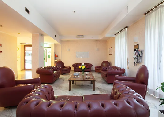 Ih Argonne Park 公寓式酒店