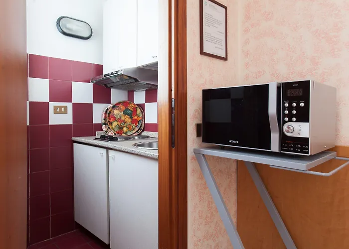 Ih Argonne Park 公寓式酒店 3*