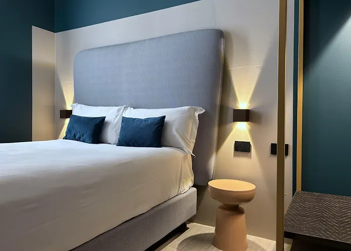 Av Hotel Milán