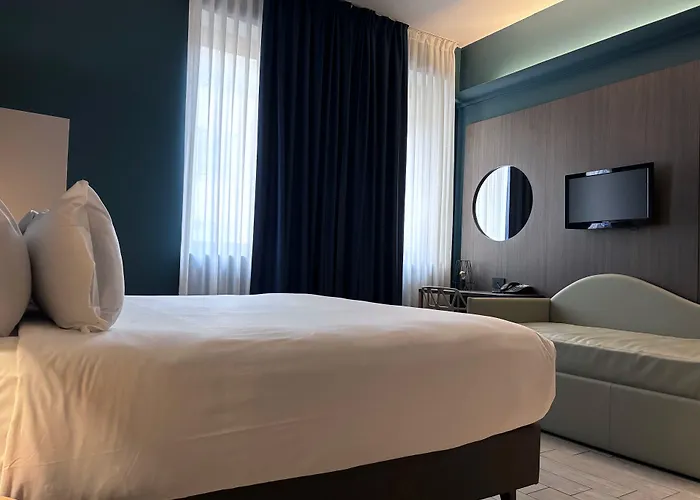 Av Hotel Milán