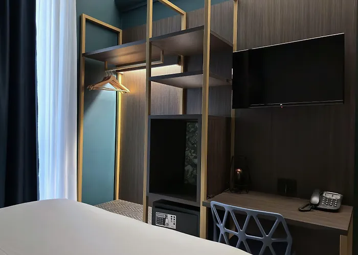 Hotel Av 2*