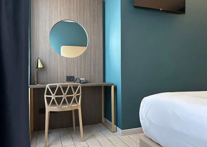 Hotel Av 2*