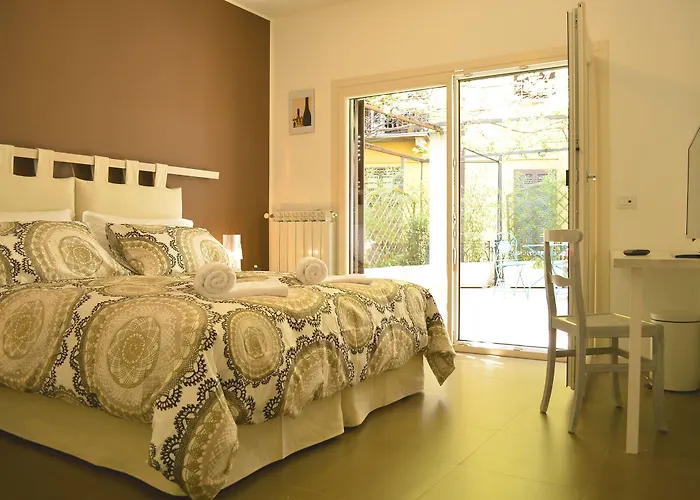 Room Inn Bed & Breakfast 4*