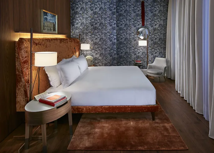 Mandarin Oriental, Hotel