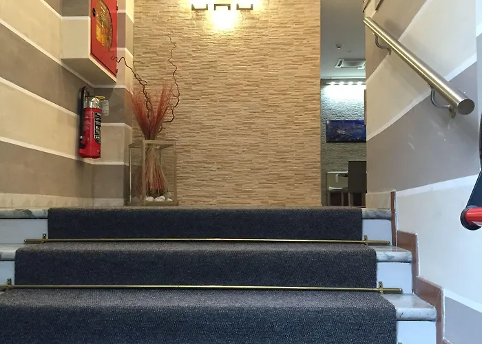 Отель Montecarlo 3*