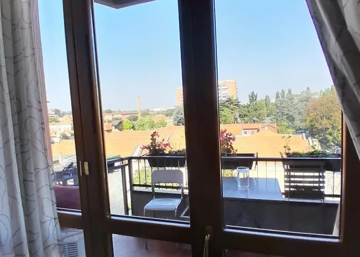 Large Bright - Strategic Location דירה *