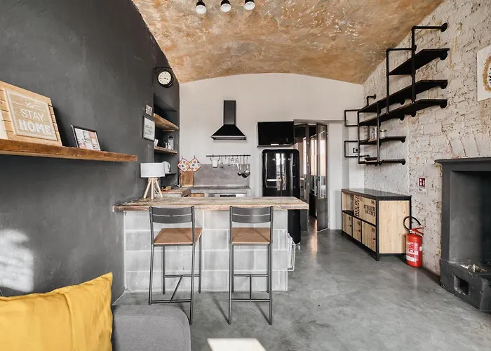 Nyc-style Industrial On Navigli Apartment Mailand