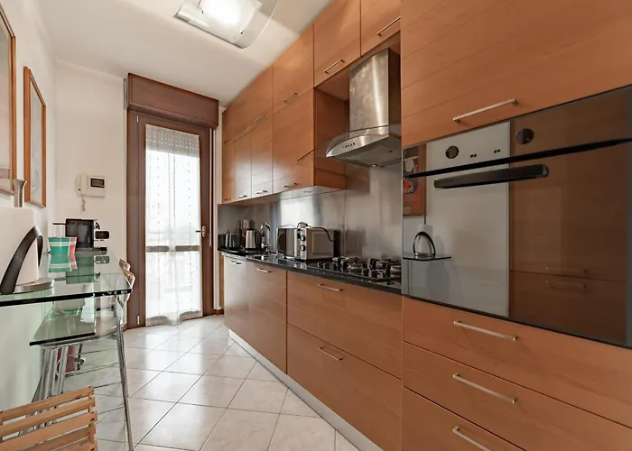 Appartement 10 Minutes From Bocconi, Elegance And Comfort