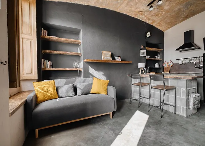 Nyc-style Industrial On Navigli Apartment