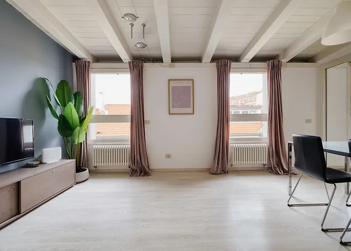 Bright Flat In The Heart Of Porta Venezia شقة *