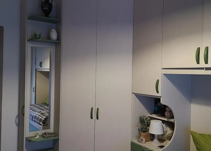 Large Bright - Strategic Location *