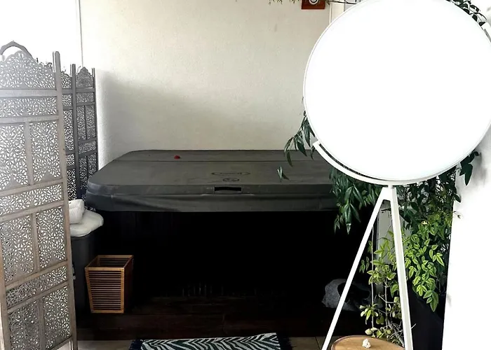 Urban Oasis - Two-room Apartment! Daire