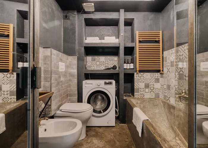 Nyc-style Industrial On Navigli Apartment *