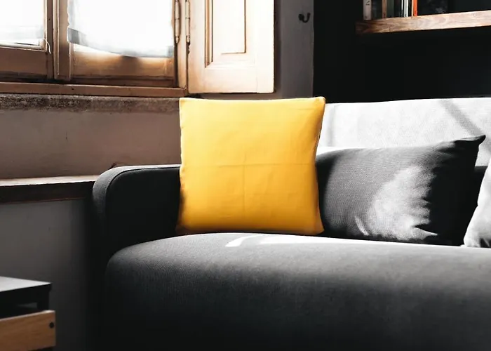 Nyc-style Industrial On Navigli Apartment *