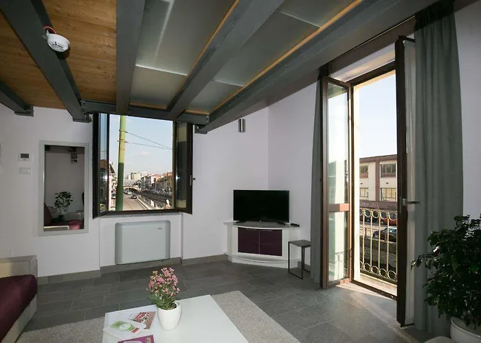 Versoverde Alzaia Naviglio Grande Otel 4*