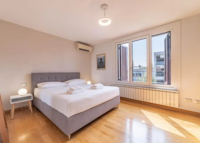 10' Navigli, Penthouse With Panoramic View דירה מילאנו