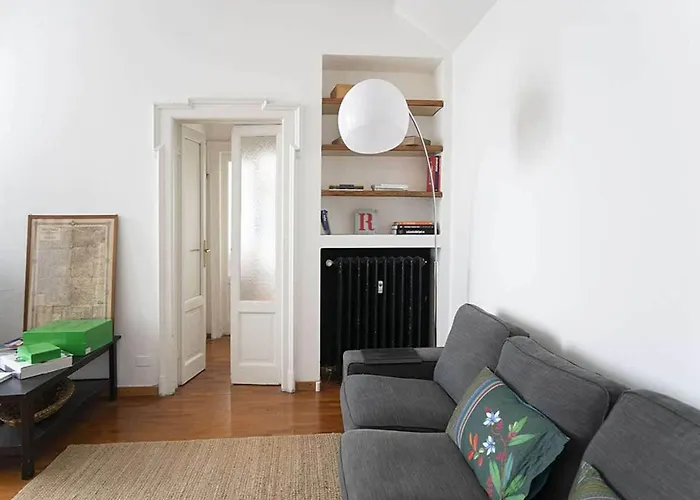 Apartment Stylish Retreat For Two In Milan