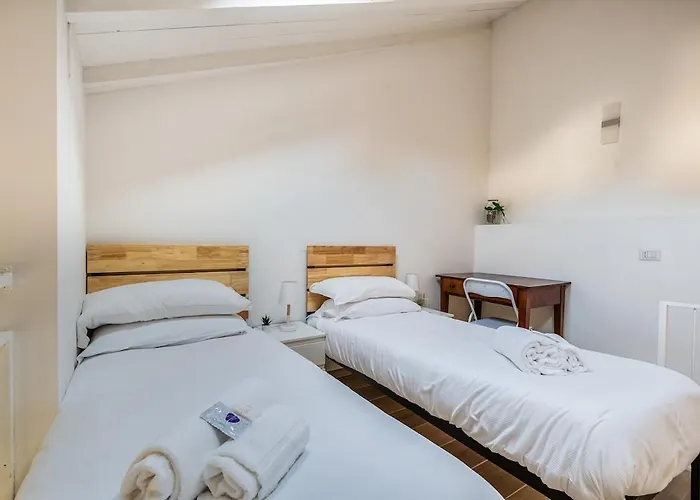 Sant Ambrogio-centre Of The Town-castle 1min-duomo4 Min * Milán