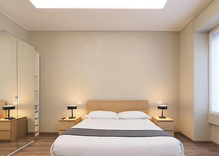 Contempora - Luminous With Spacious Bathroom - Isola Apartment *
