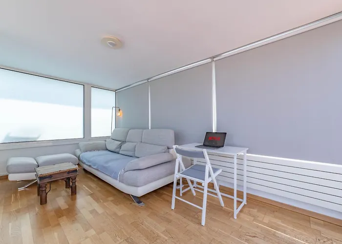 10' Navigli, Penthouse With Panoramic View *