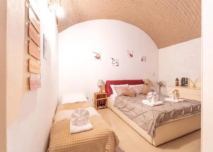 The Wine Cave, Spacious 2Bdr 100Sqm Apartment, Steps From Milano Centrale, Ideal For Large Families And Groups - Strong Wifi דירה מילאנו