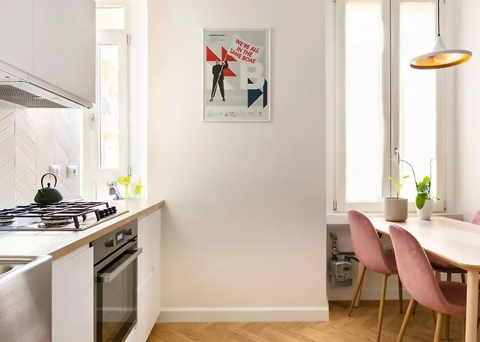 Charming Courtyard House In The Heart Of Apartment *