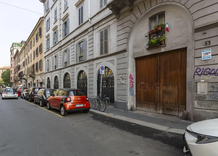 Pit Stop - Navigli * Milánó