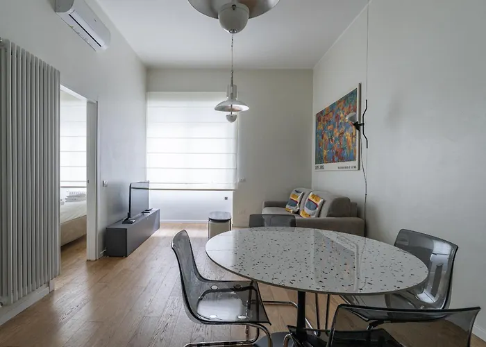 Giambellino Apartment