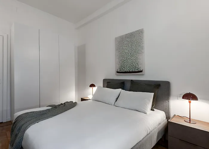 Stayeasy Crocetta - Duomo Walking, 2 Bedrooms 2 Baths 밀라노
