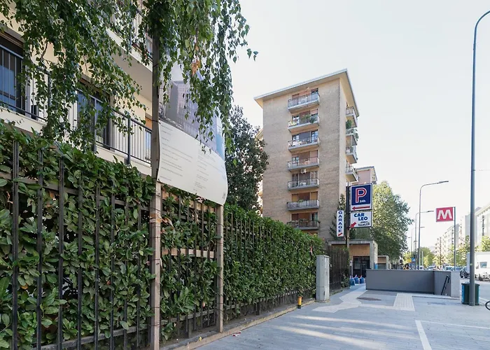 Guesthost - Lorenteggio Charming Flat 公寓 *