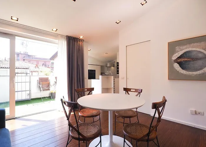 Апартаменты Contempora - Attic With Terrace In The Heart Of Porta Romana