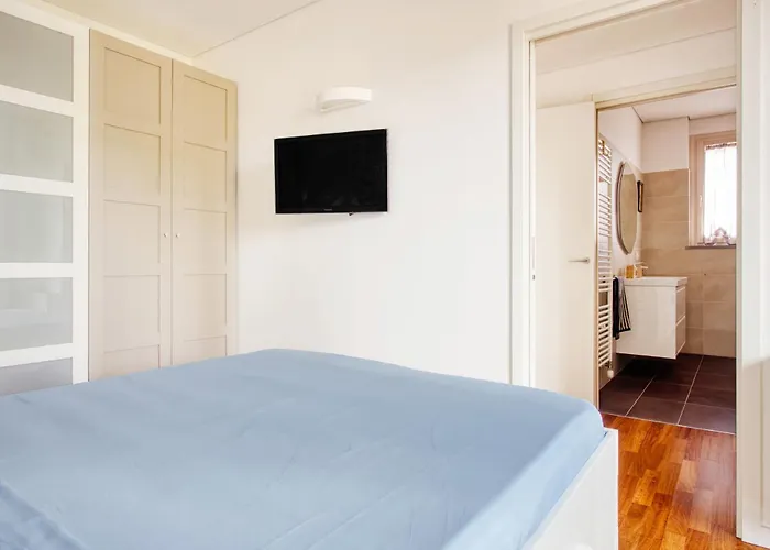 Giaxtower Gym & Pool Romantic Pool View ميلان