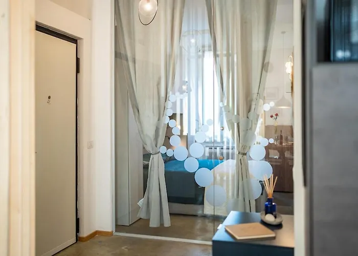 Private Garden & Metro 2 Min - Wooden Wave Flat Apartment *