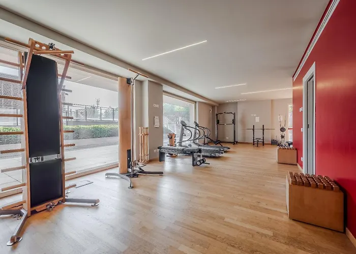 Giaxtower Gym & Pool Romantic Pool View ميلان