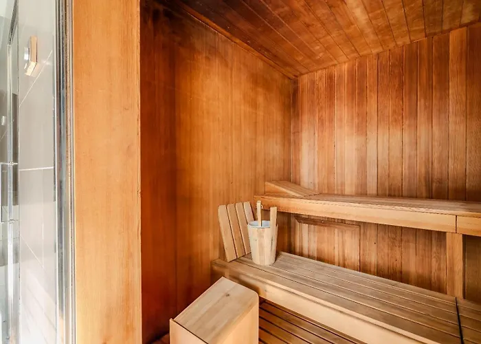 Giaxtower Gym & Pool Romantic Pool View