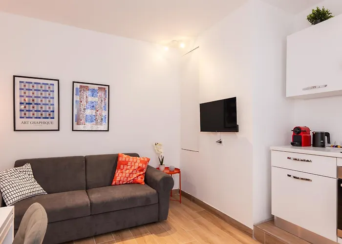 Habesha Flats - A Quiet Retreat Just Steps From The Metro M1 מילאנו
