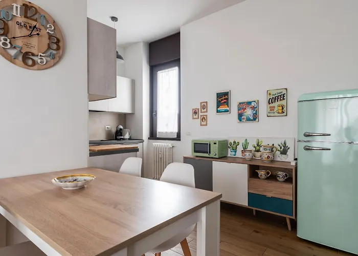 Con Terrazzo Sui Tetti Milanesi Lejlighed