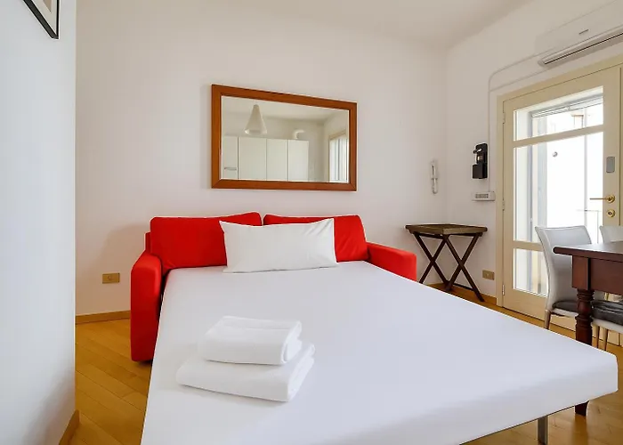 Cozy Living - Navigli & Darsena Апартаменты *