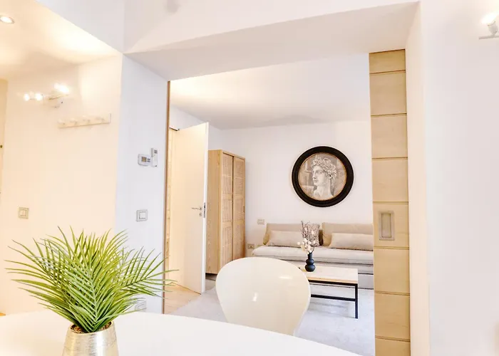 San Babila Elegant Duplex - Design District Mailand