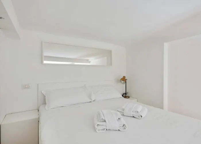 Giusti Two-bedroom Duplex - Arco Della Pace & Sempione Park - Sleeps 5 * Milán