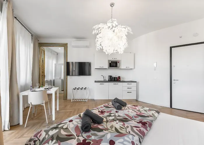 Centrale-duomo 10min - La Dolce - Metro Loreto 4min Apartman