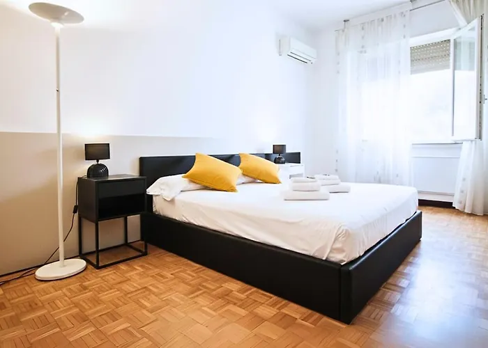 Spacious And Modern - Solari Lägenhet Milano