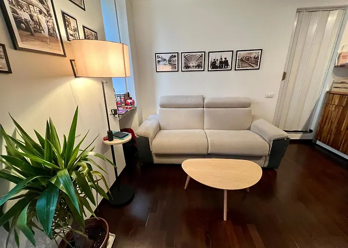 Guesthost - Modern And Cozy Near Amendola M1 Appartement