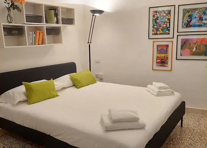 Guesthost - Sant'ambrogio Modern Apartmán *