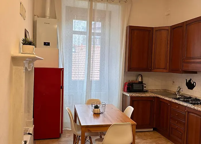Apartament Elegant Near Metro Porta Romana,3 Fermate Subway-stop A Duomo, Wifi-netflix Free *