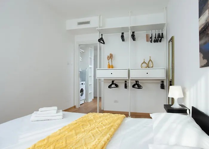 New Palace - Luxury Next To Metro M4 Daire Milano
