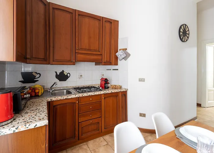 Apartament Elegant Near Metro Porta Romana,3 Fermate Subway-stop A Duomo, Wifi-netflix Free *