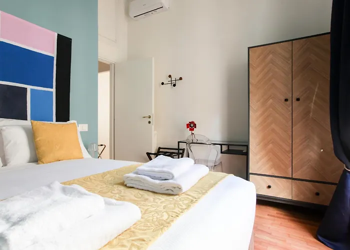 Hacca Collection - Chic 2br In Cool Porta Venezia District Apartment