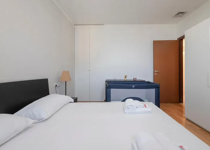 Bicocca, Free Parking, Private Garage, Metro M5 200m, Garden, Kids & Pet Friendly Appartement