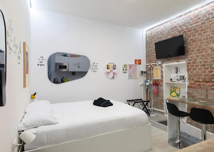 La Vecchia Milano-les Nubles Vannucci - Il Ballatoio E Il Cortile * Милан